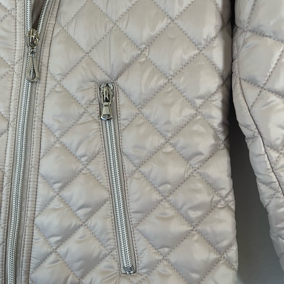 Kenneth Cole New York Women’s Cream Ruched Zippered Jacket Size Medium - Picture 6 of 13
